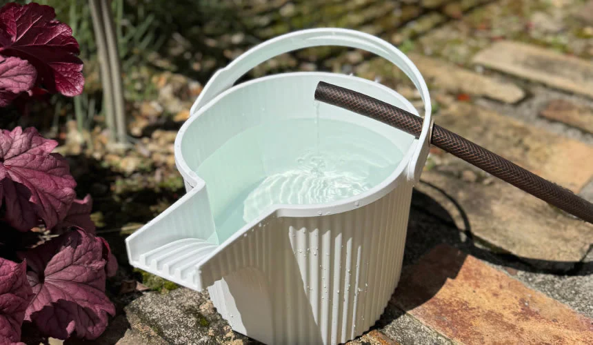 Hachiman Garden Beetle Watering can 1.5L - Red - Image 6